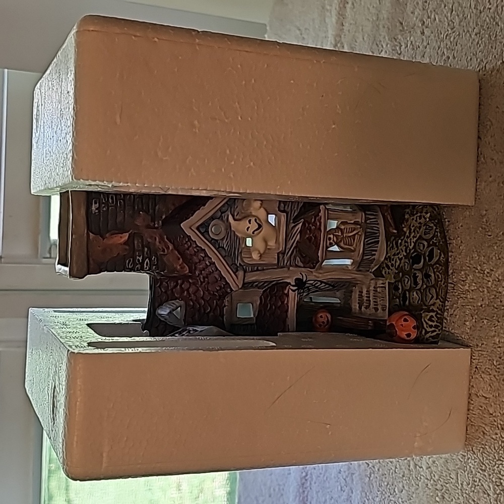 PartyLite Ghostly Tealight House - Picture 8 of 12